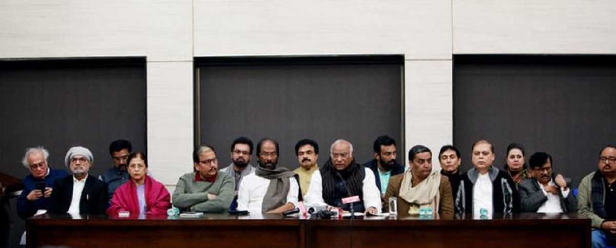 राज्यसभा सभापति के खिलाफ अविश्वास प्रस्ताव, एक मंच पर साथ आए विपक्षी दल राज्यसभा सभापति के खिलाफ अविश्वास प्रस्ताव, एक मंच पर साथ आए विपक्षी दल